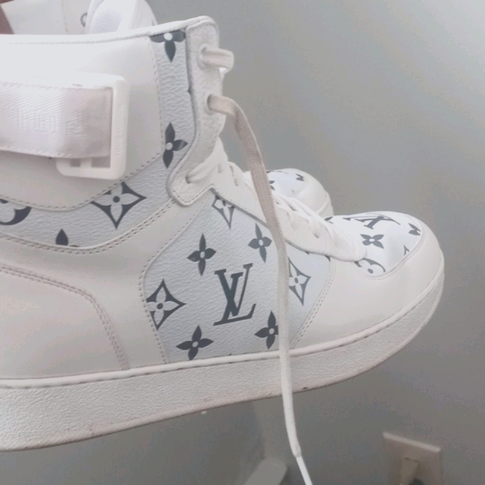 Rare louis vuittons only was available Sept 2020